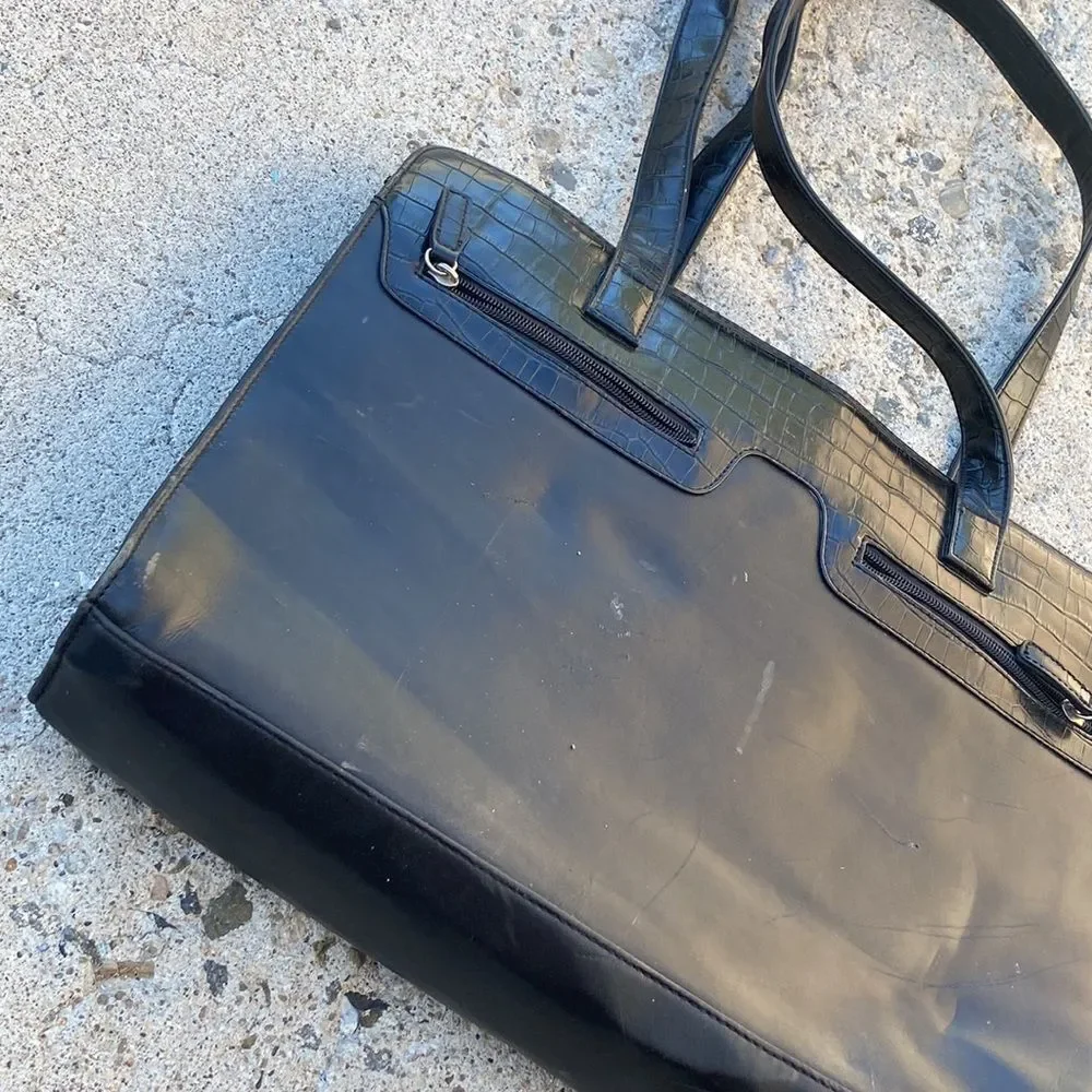 BUXTON GENUNE LEATHER BAG
